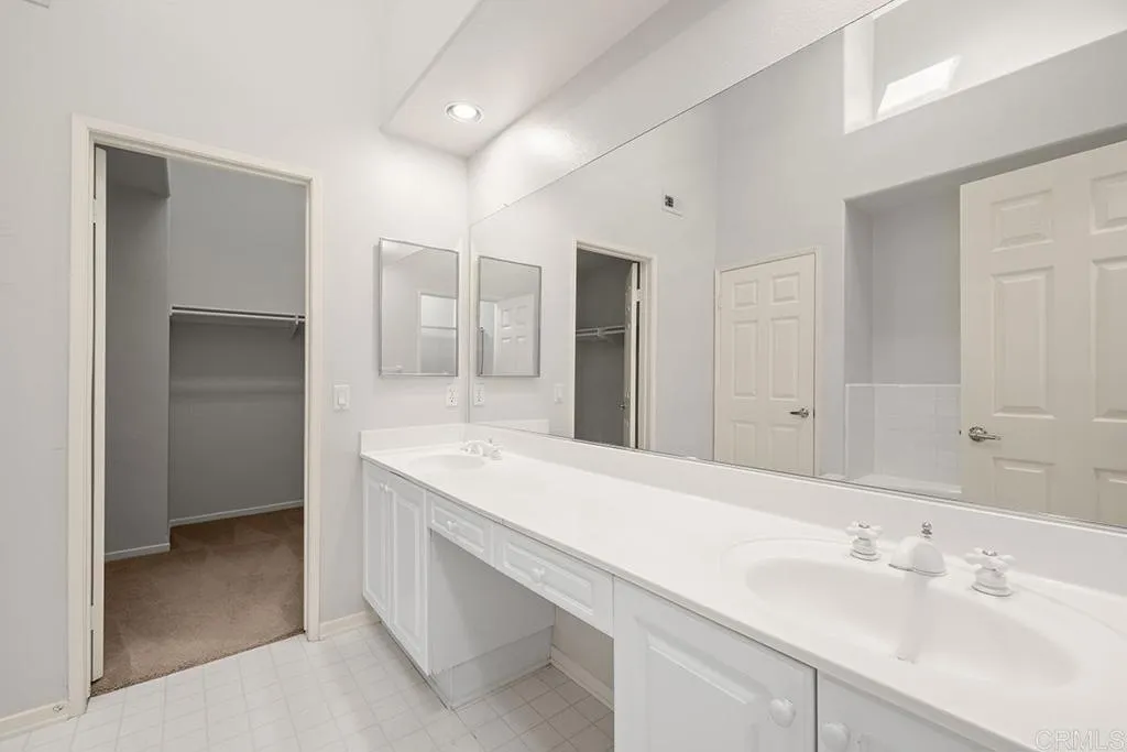 https://cdn.realtyfeed.com/cdn/127/306105590/dc7df37333554ac93e2434f40dd28127.webp