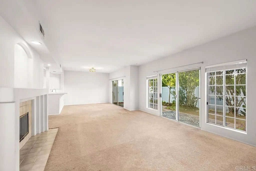 https://cdn.realtyfeed.com/cdn/127/306105590/f66838bc3ab8a42791816cbe40175fbd.webp
