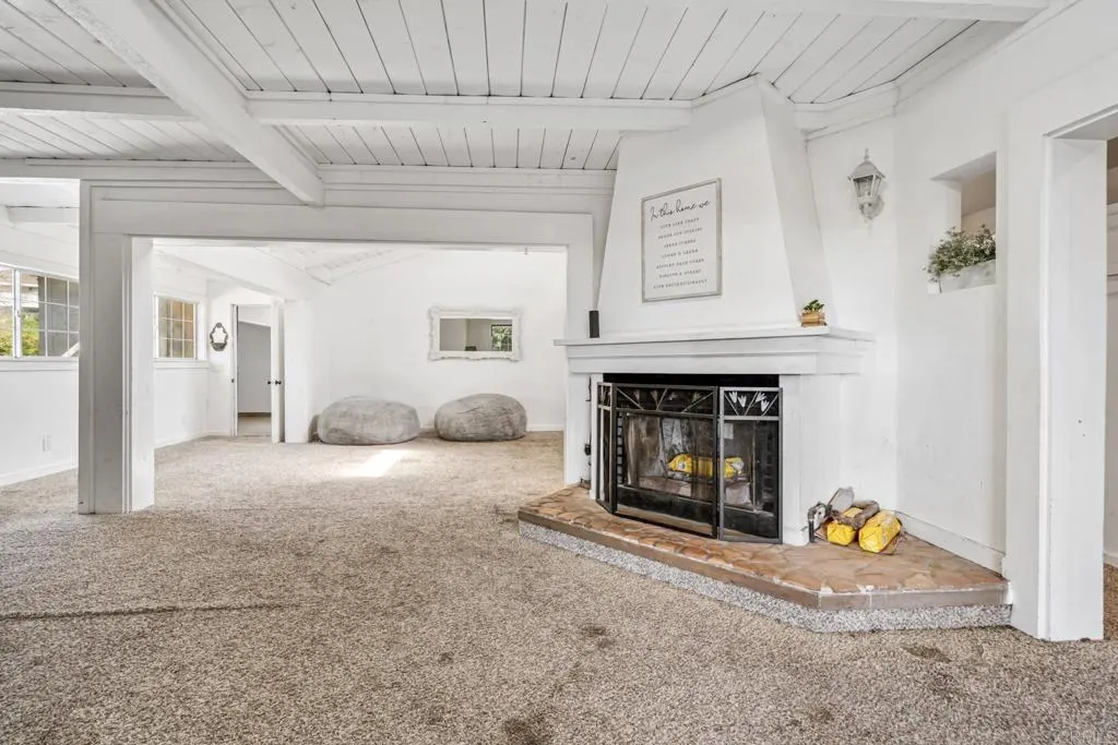 https://cdn.realtyfeed.com/cdn/127/306107376/3e46d4c226c9cd120b69eb5f1952a183.webp