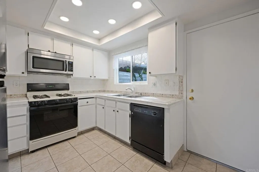 https://cdn.realtyfeed.com/cdn/127/306109759/8dd51601d708848f73923671b2a3e9a4.webp