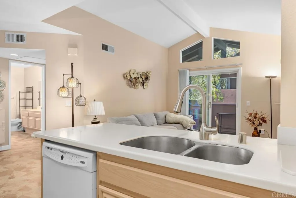 Photo #4: NDP2401599 Listing 