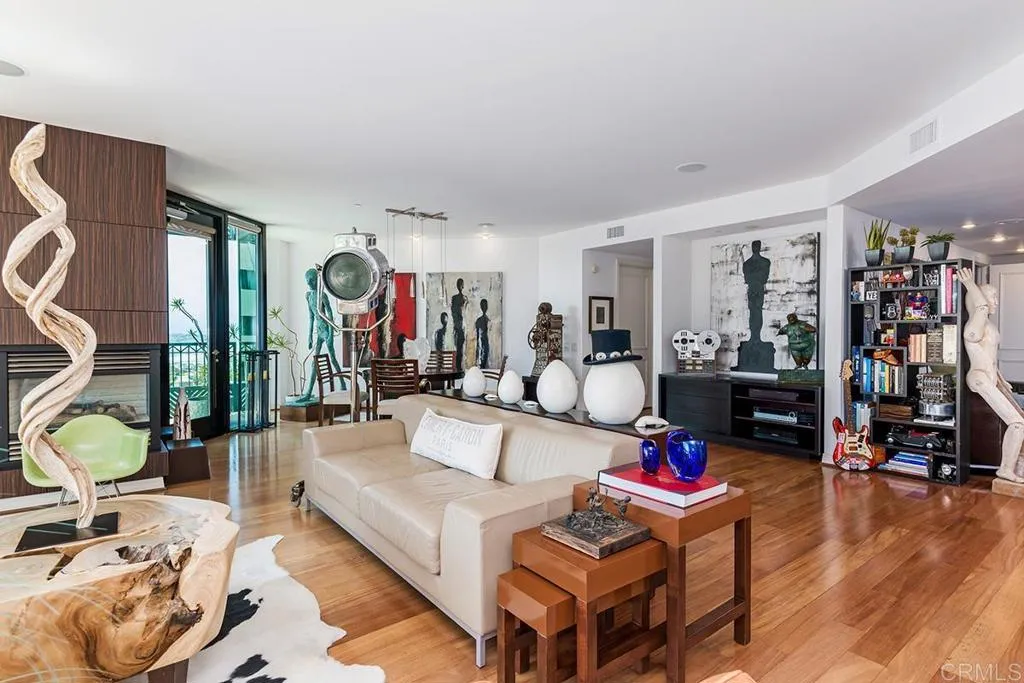 https://cdn.realtyfeed.com/cdn/127/306113247/22cf371c1a0b75c0f09d51cb553bc18b.webp