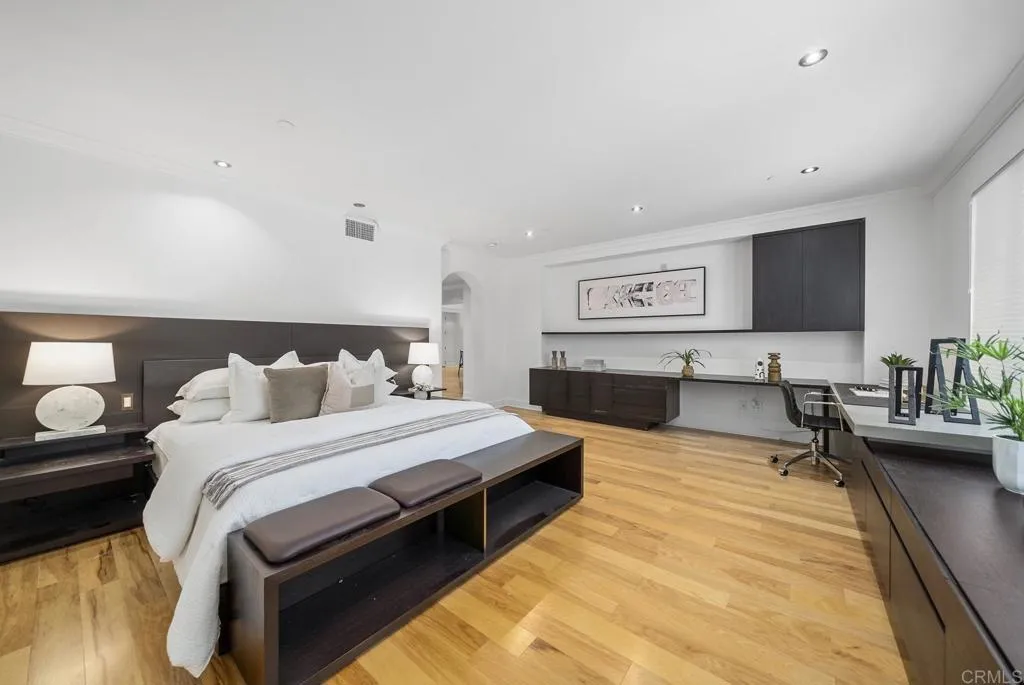 https://cdn.realtyfeed.com/cdn/127/306114442/abd40f676f6dfa311e71d423a91e7a0f.webp