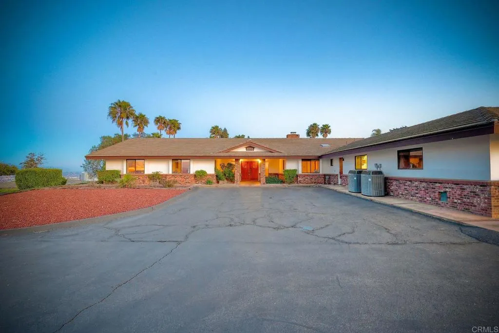 576 Camino De La Cima, San Marcos, CA, 92078