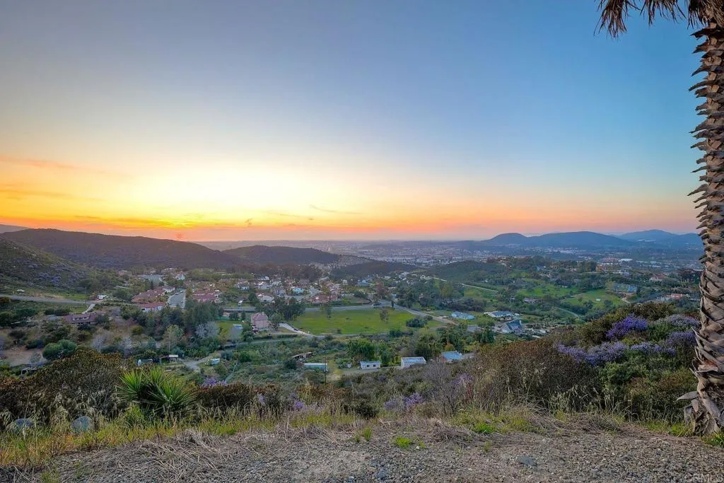 576 Camino De La Cima, San Marcos, CA, 92078
