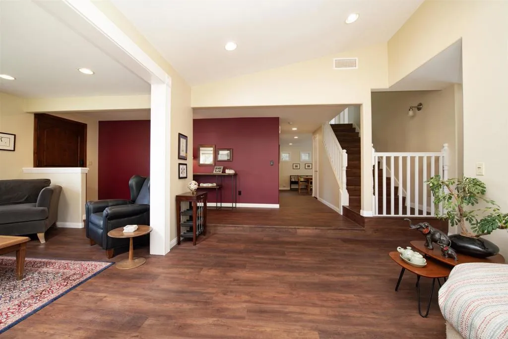 https://cdn.realtyfeed.com/cdn/127/306118408/035154d78e15e32131282927ef1839d7.webp