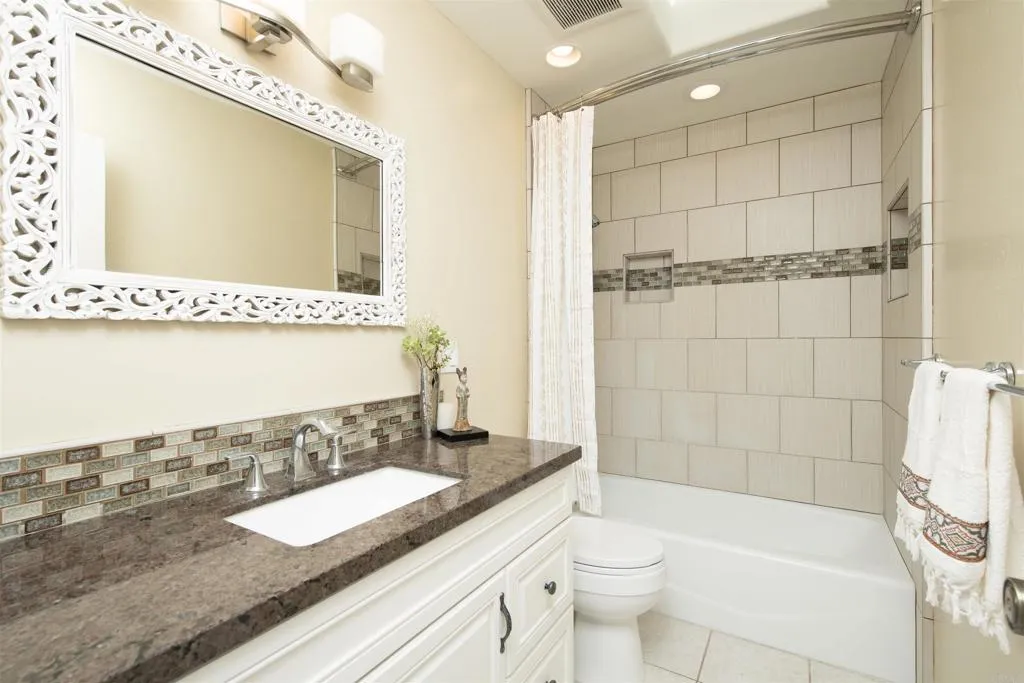https://cdn.realtyfeed.com/cdn/127/306118408/682a615b3eee2d98cd070631c622b9e0.webp
