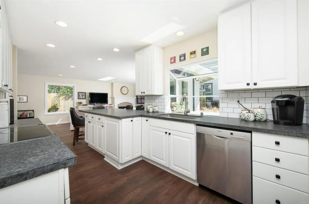 https://cdn.realtyfeed.com/cdn/127/306118408/79c77b021dd9091df0fa00ed62181944.webp