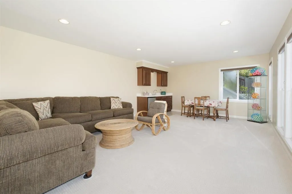 https://cdn.realtyfeed.com/cdn/127/306118408/9c6e0cf1d1d919db72497dd162dc9073.webp