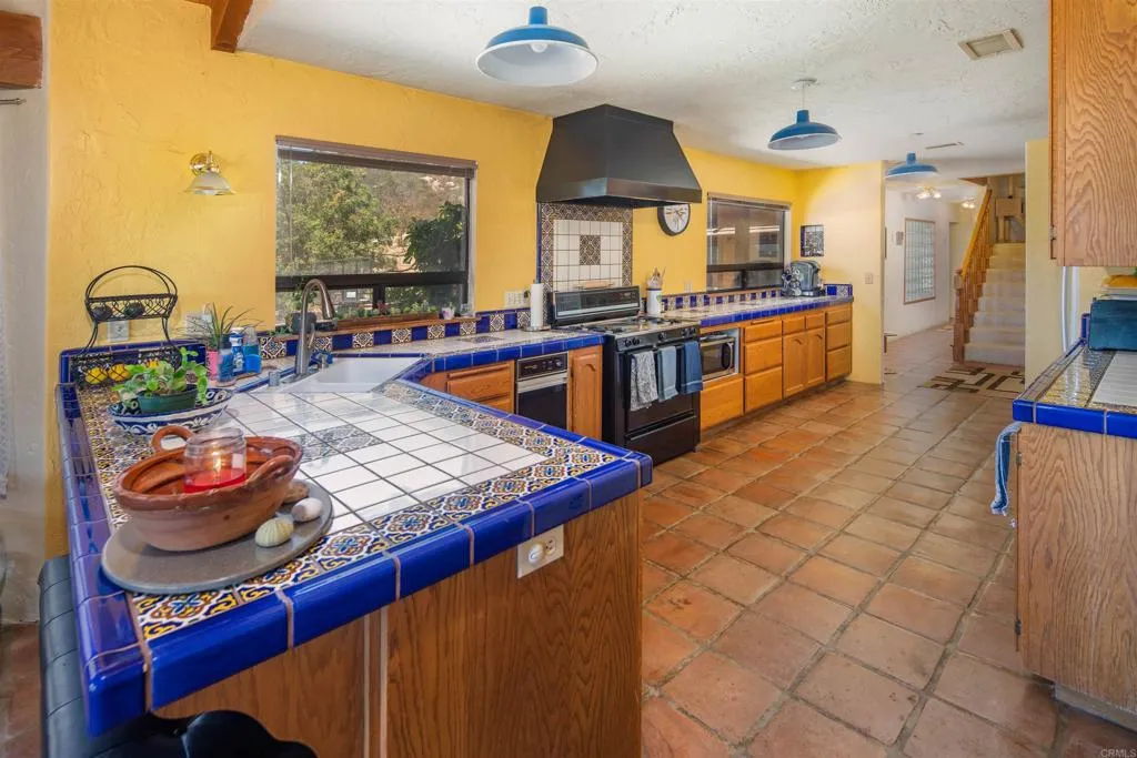 https://cdn.realtyfeed.com/cdn/127/306127034/240c31970bab317f88068ffe066dea6c.webp