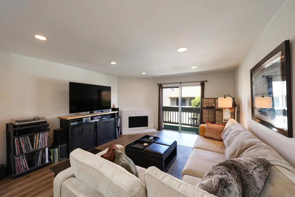 Photo #5: PTP2401630 Listing 