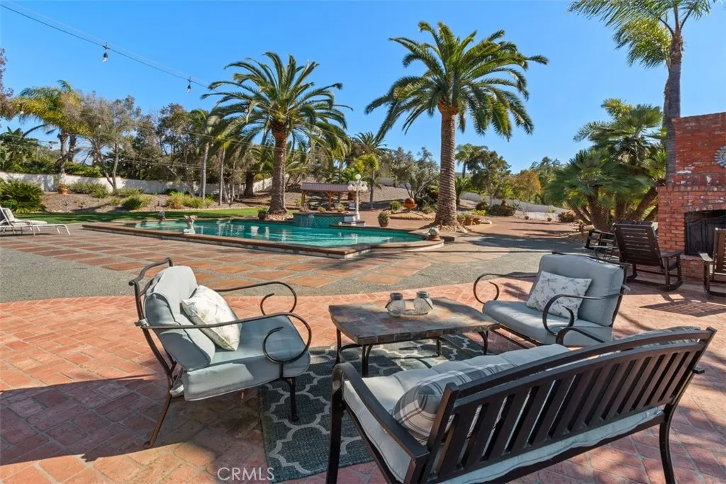 https://cdn.realtyfeed.com/cdn/127/306130734/264ea17c2f557615bf0e95b8259eccd7.webp