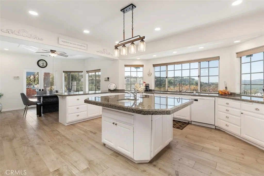 https://cdn.realtyfeed.com/cdn/127/306130734/429b48e6384c0a7f8527ff16c4c68ccf.webp