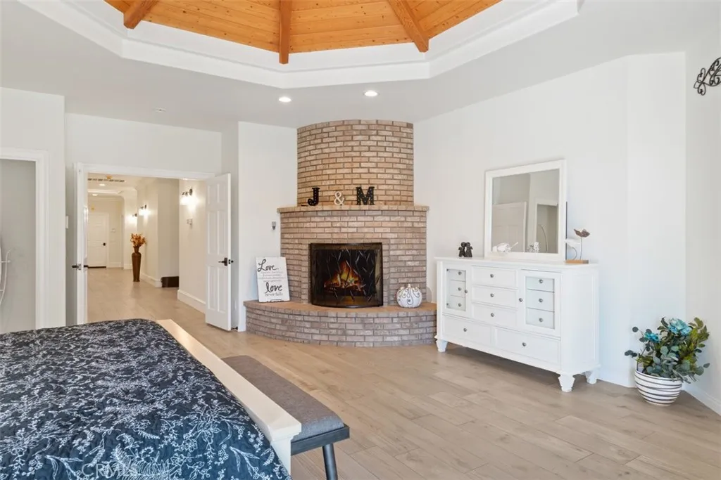https://cdn.realtyfeed.com/cdn/127/306130734/762ae93b98a41fddb8f21302fbdf470c.webp