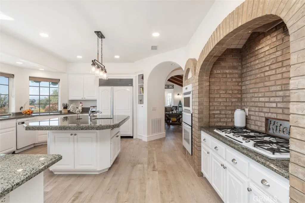 https://cdn.realtyfeed.com/cdn/127/306130734/db30d80a13a7494dfd4598ec9d94b4ce.webp