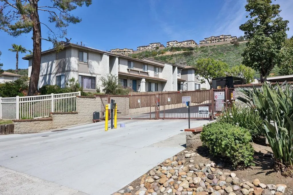 https://cdn.realtyfeed.com/cdn/127/306134744/e21653e5590555684a801129063d69a1.webp
