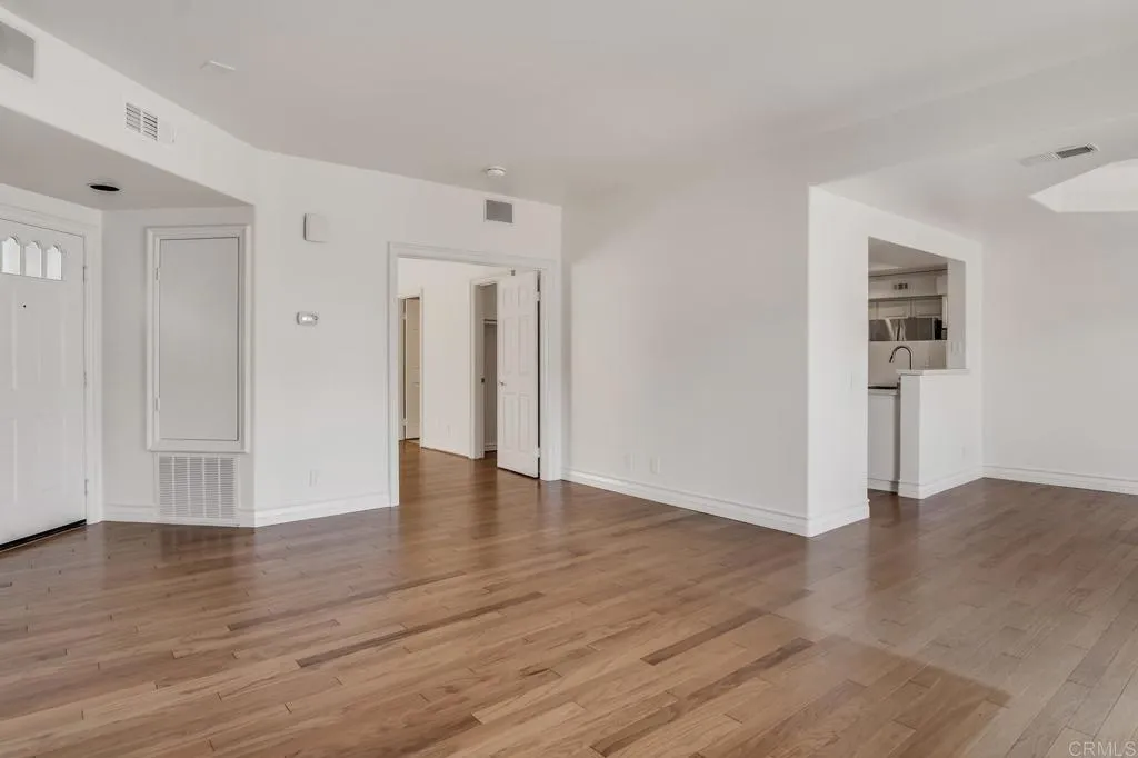 https://cdn.realtyfeed.com/cdn/127/306137924/54a1532825a12f0ee4cc5f5b5f4626fc.webp