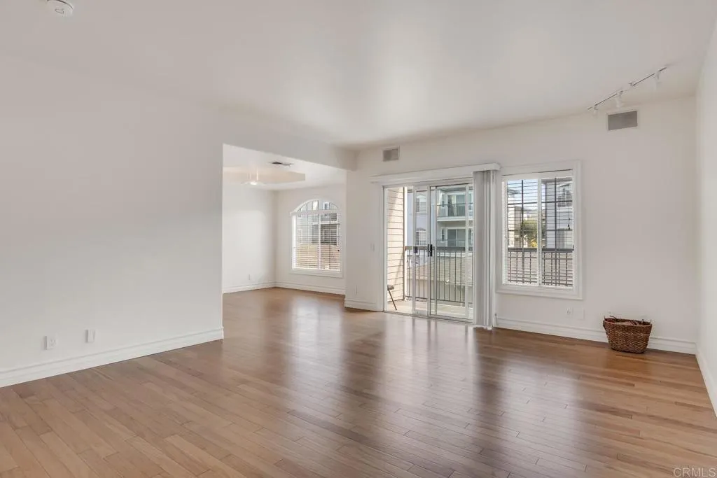 Photo #4: NDP2402720 Listing 