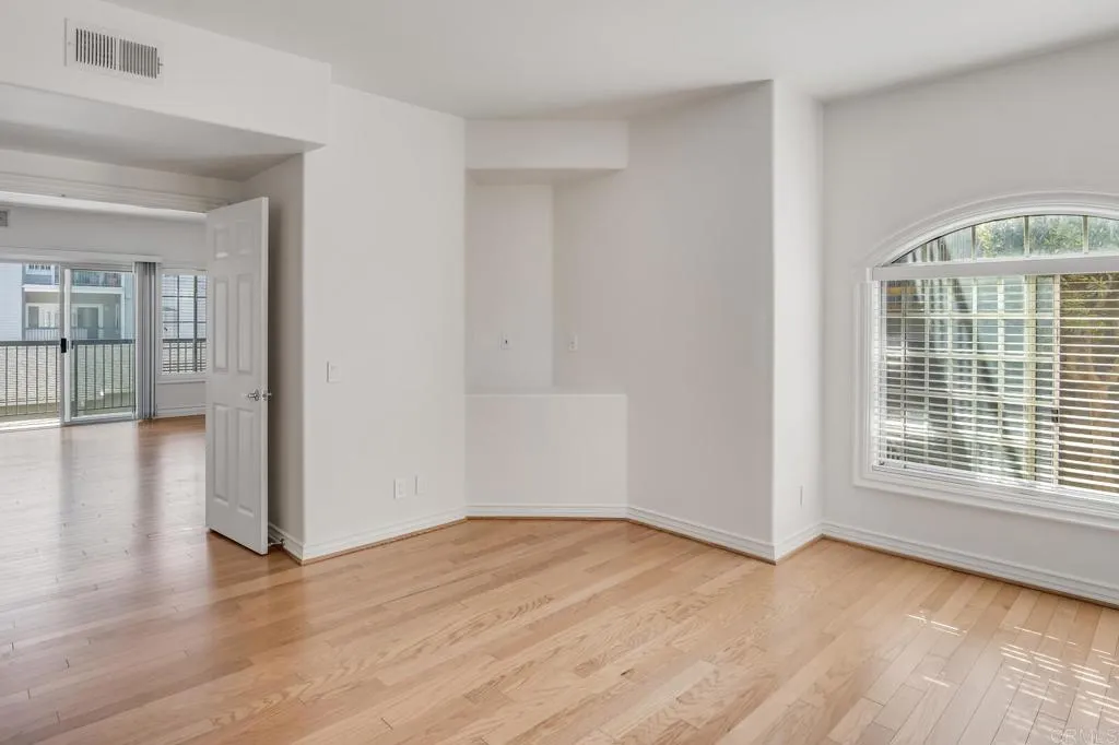 https://cdn.realtyfeed.com/cdn/127/306137924/c198a840239e147fb3f215717e24aec3.webp