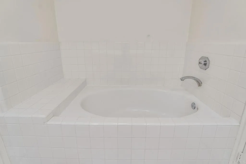 https://cdn.realtyfeed.com/cdn/127/306137924/c8e7259f9bb18bfd86b688e0ab96bef4.webp