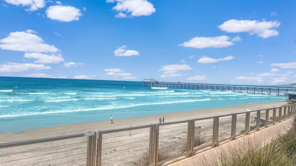 https://cdn.realtyfeed.com/cdn/127/306137928/bc7f848ba5fe3d68541f7dacae4db9af.webp