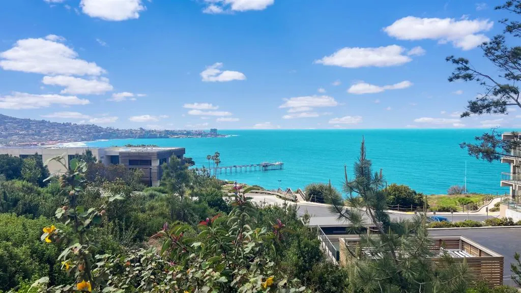 https://cdn.realtyfeed.com/cdn/127/306137928/e9cf58a524d0a9ff2ff1f162b40104f3.webp