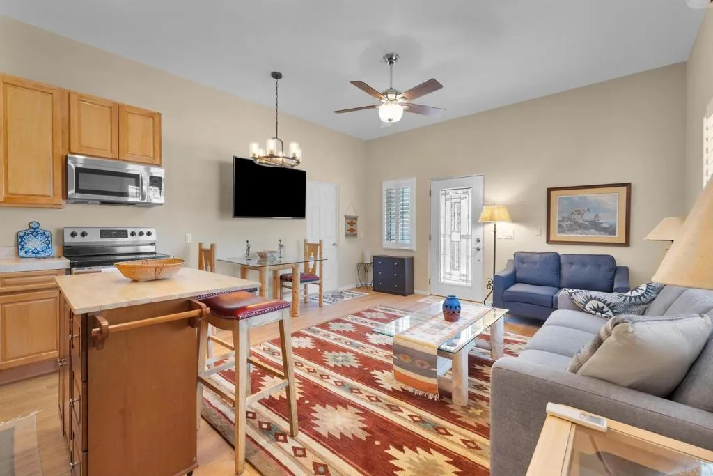 https://cdn.realtyfeed.com/cdn/127/306143471/396fa5d3b87cf475897e9cc911edd1a4.webp