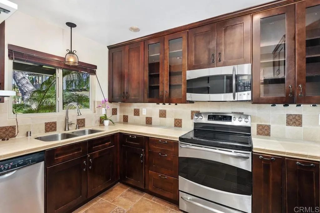 Photo #6: PTP2402002 Listing 