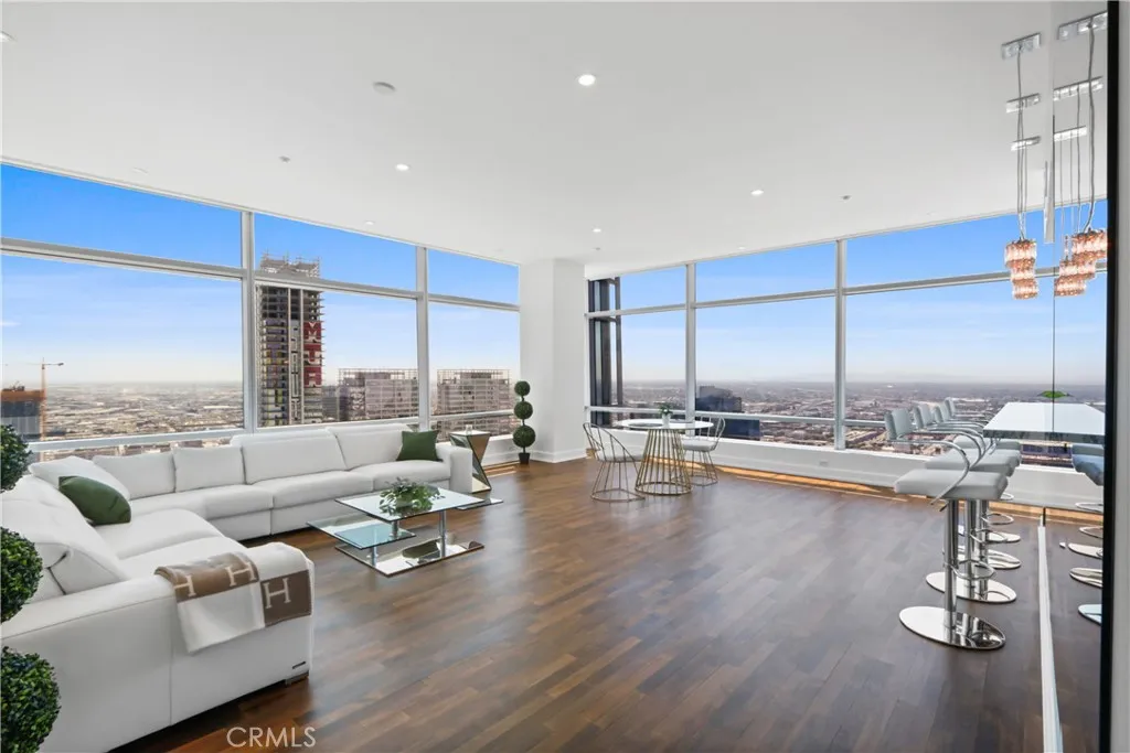 $750,000+
