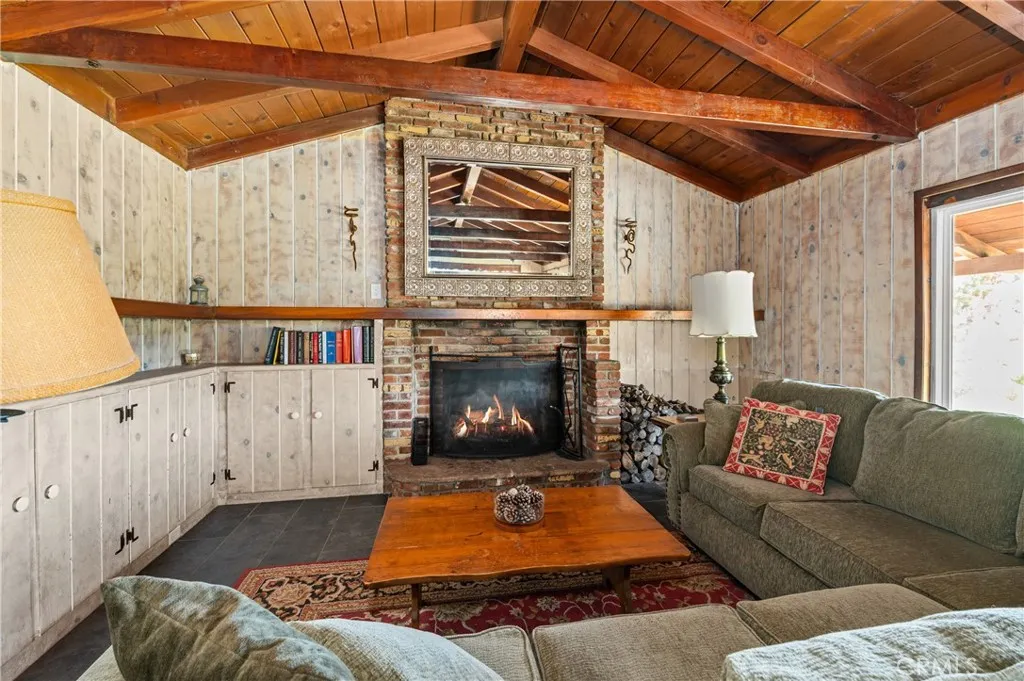 https://cdn.realtyfeed.com/cdn/127/306146845/bcc47acbe55368d2fa1815f6a4084aa1.webp