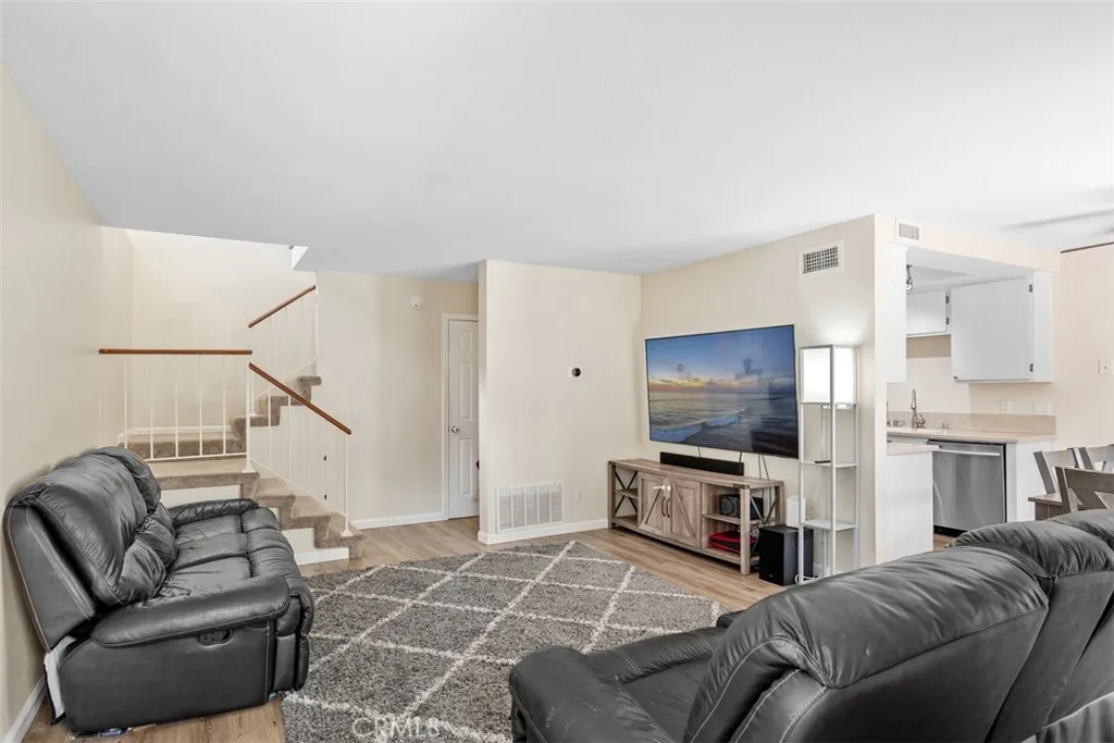 Photo #4: OC24074942 Listing 