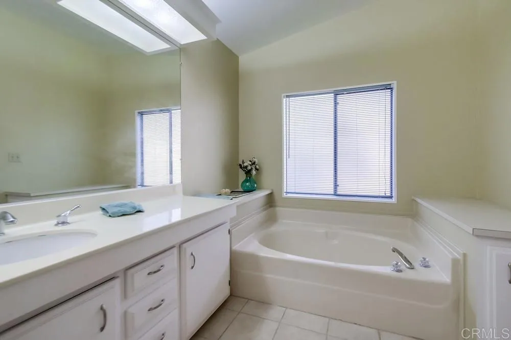 https://cdn.realtyfeed.com/cdn/127/306152259/6023fbbaa0fe76d084062e980bd04149.webp