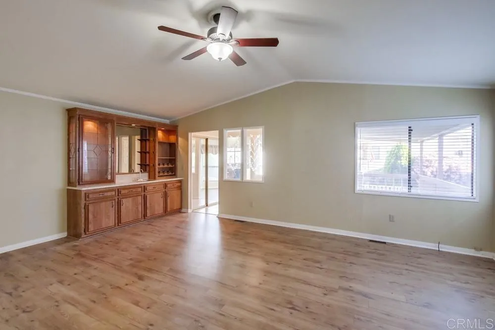https://cdn.realtyfeed.com/cdn/127/306152259/aa8bfe7660dba5656a4004598573c8af.webp