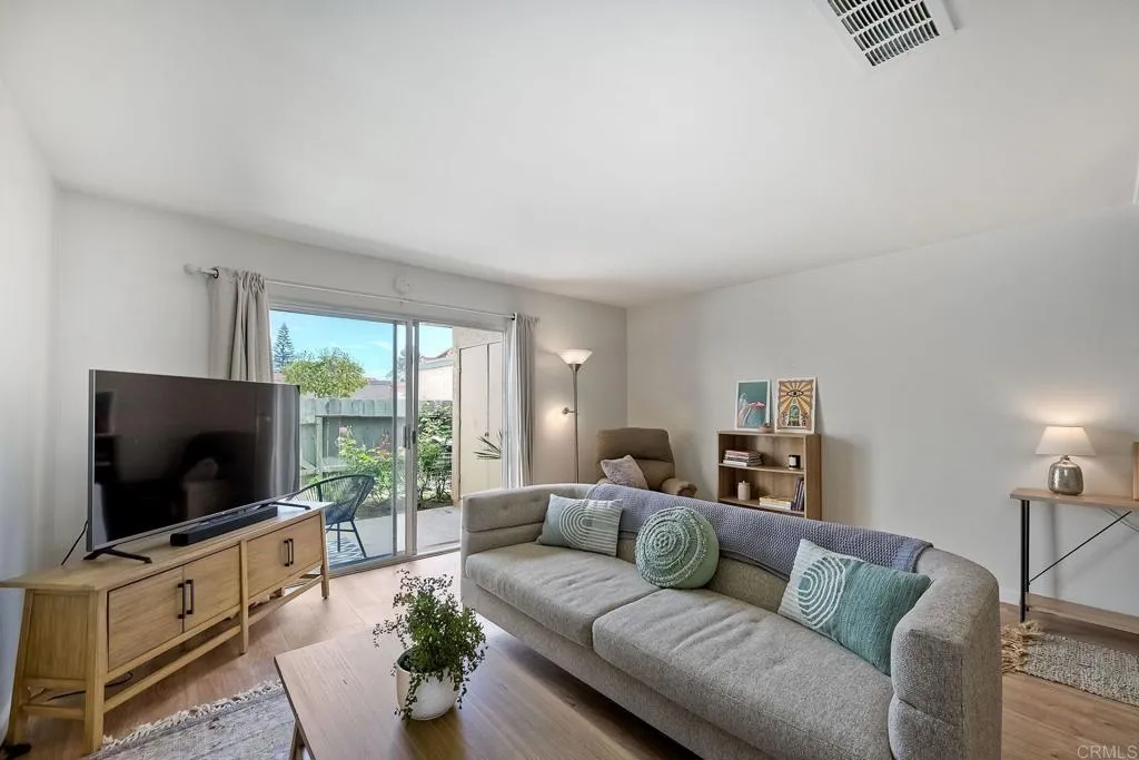 Photo #2: NDP2403368 Listing 