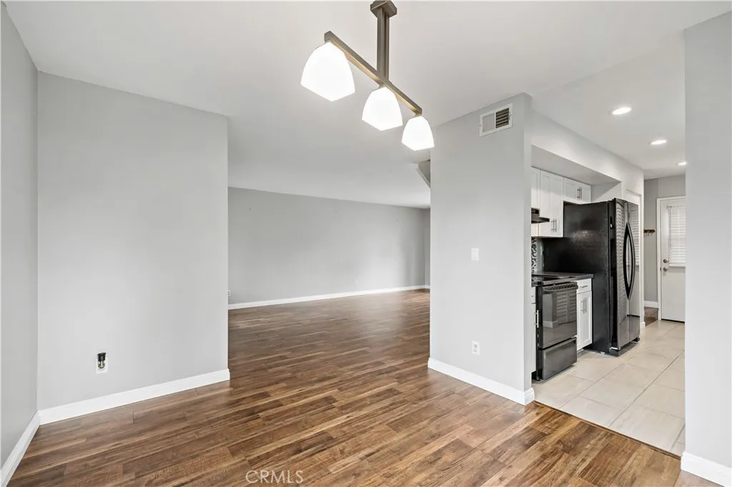 https://cdn.realtyfeed.com/cdn/127/306155235/03d3f94741829c61a542f44895a894ad.webp