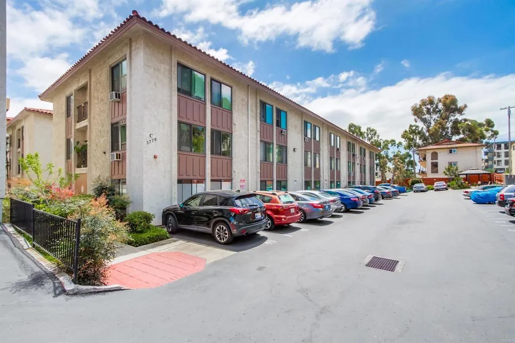 https://cdn.realtyfeed.com/cdn/127/306156374/051327d408d30b207373f0a219d652fe.webp