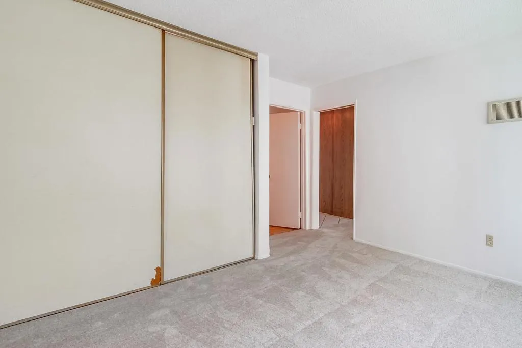 https://cdn.realtyfeed.com/cdn/127/306156374/38938f4bd7c686262bc5ce896dd1a136.webp