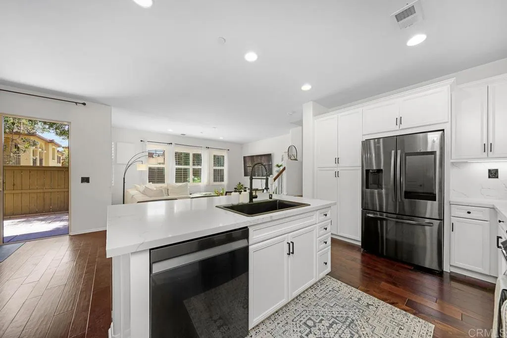 Photo #3: NDP2403786 Listing 