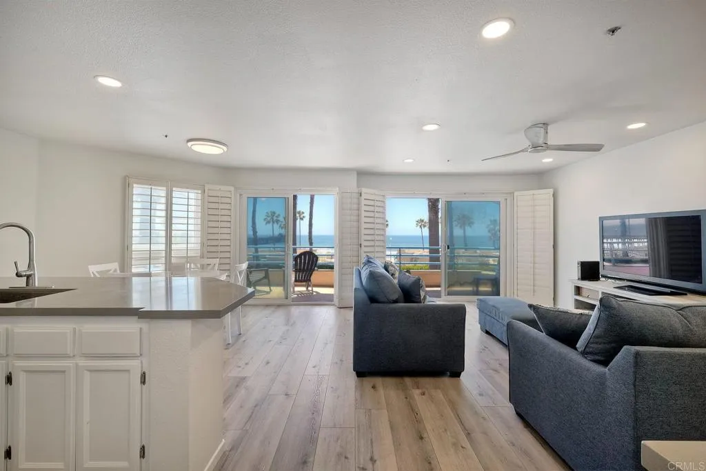 $750,000+