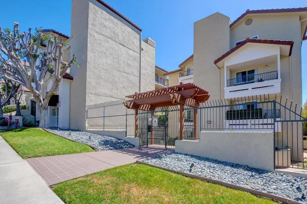 Photo #3: PTP2402702 Listing 