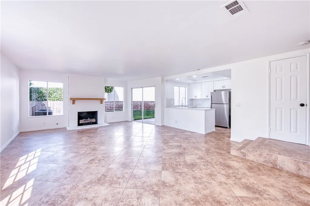 Photo #5: OC24096610 Listing 