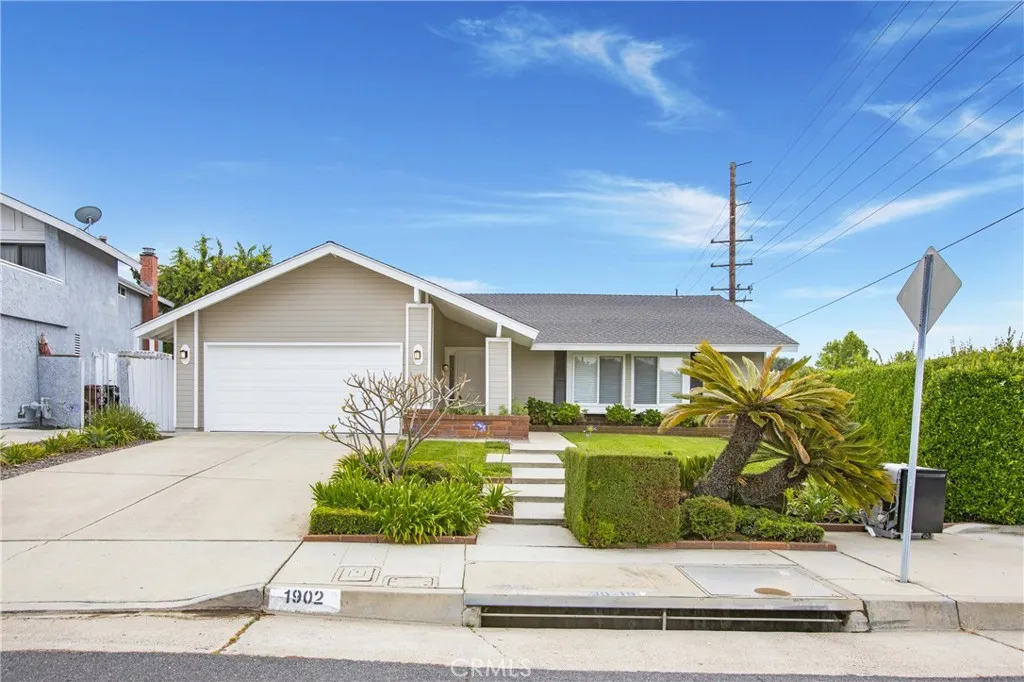 1902  Eucalyptus Lane