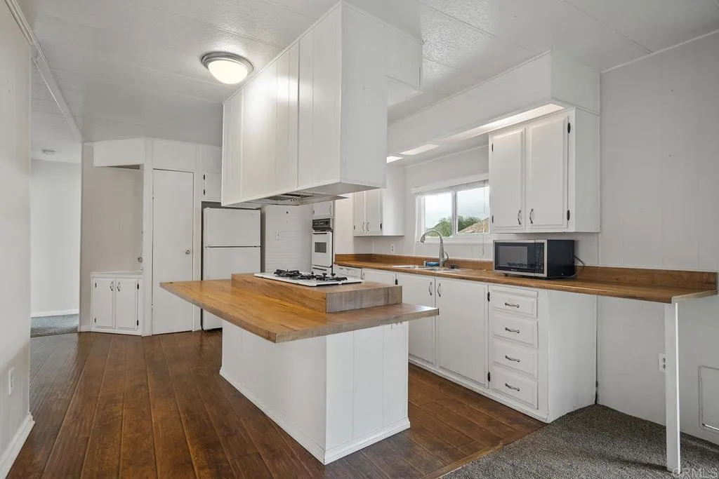 https://cdn.realtyfeed.com/cdn/127/306172210/5f20257d5aeea266dc9ce76025ec4346.webp