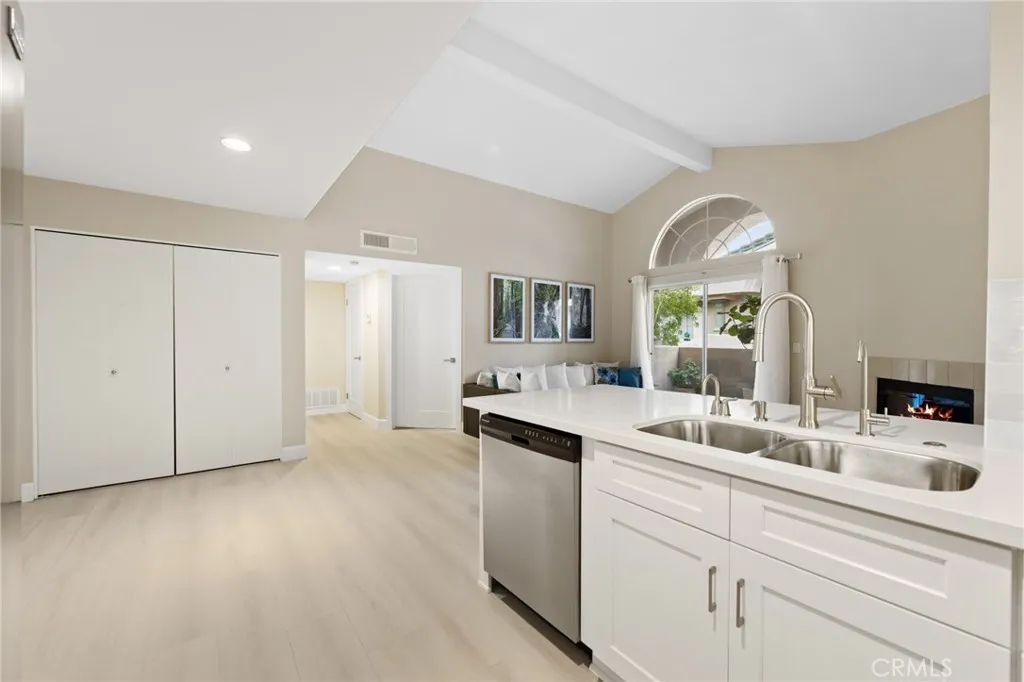 https://cdn.realtyfeed.com/cdn/127/306173167/9ea4458efc95e9adc50bb558f6d6be1f.webp