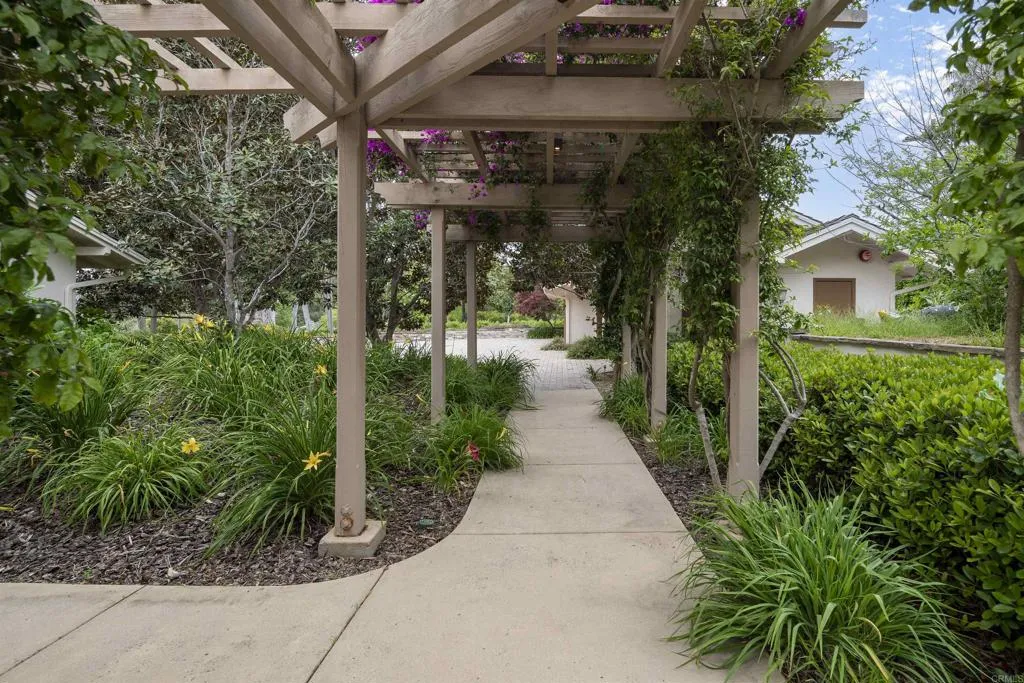 https://cdn.realtyfeed.com/cdn/127/306175095/4f874cc276f8f05b62ef6c94156867fa.webp