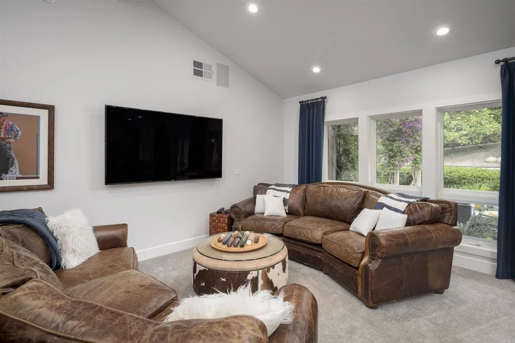 https://cdn.realtyfeed.com/cdn/127/306175095/4fdc0df9749bcb45f5a46704269db2e4.webp