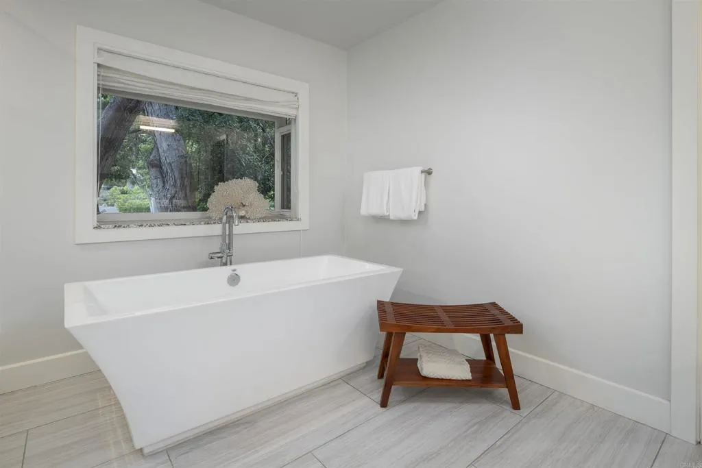 https://cdn.realtyfeed.com/cdn/127/306175095/63b35a125313bde75da96c1fdd3ebb70.webp