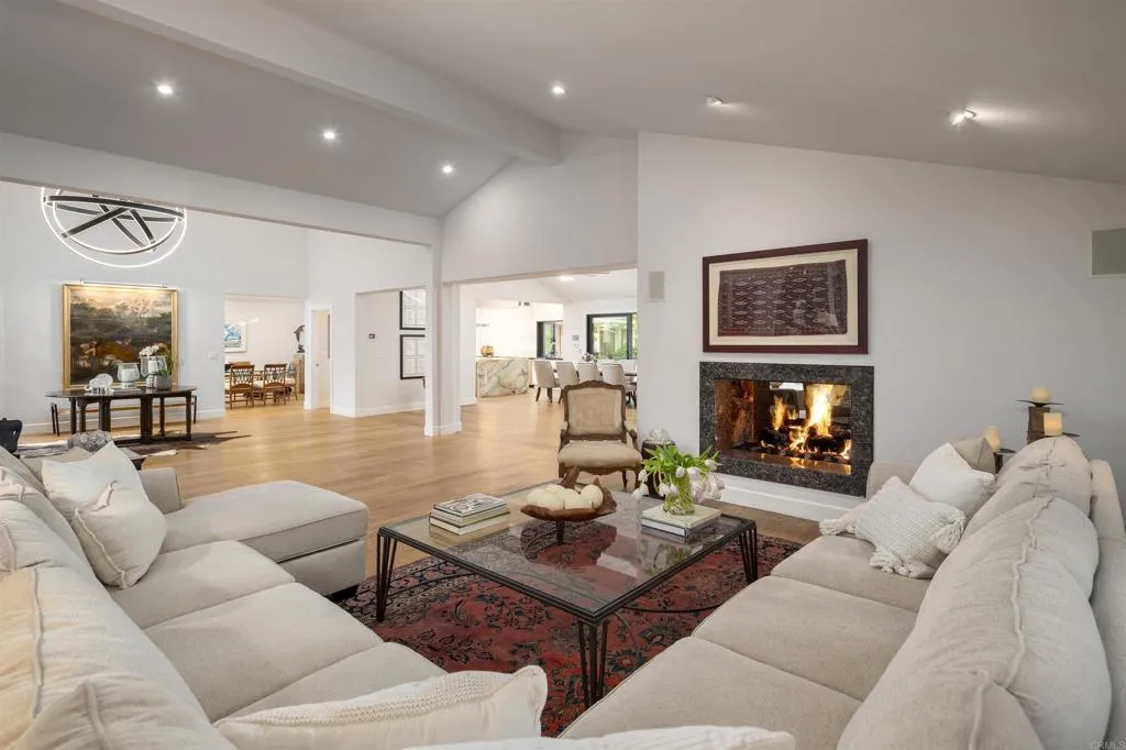 https://cdn.realtyfeed.com/cdn/127/306175095/872b2790ca997e54084ecfa9dc705b69.webp
