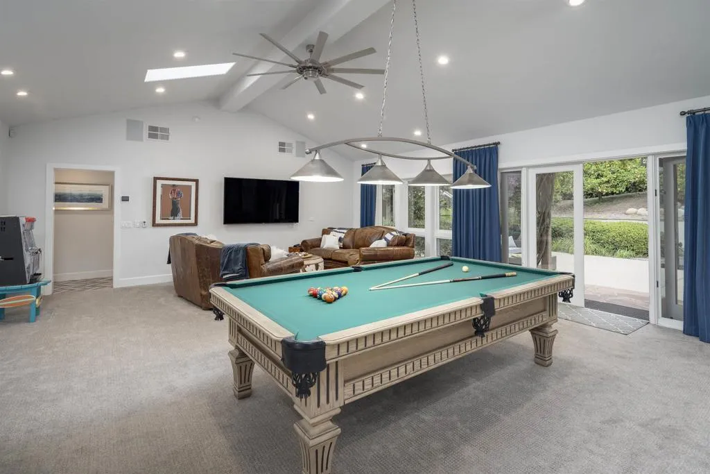 https://cdn.realtyfeed.com/cdn/127/306175095/93e1c5d13db34cb18f11a3f0d82c2887.webp