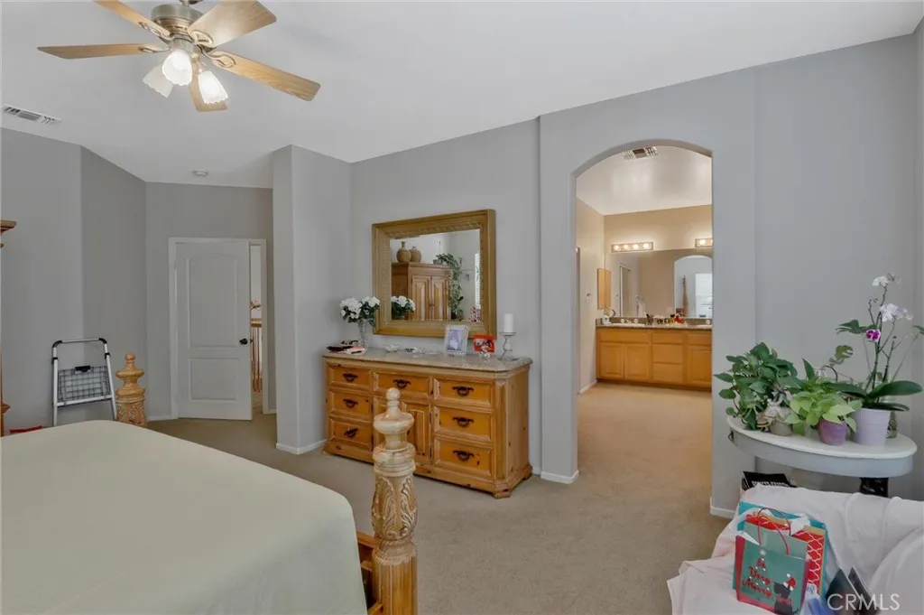https://cdn.realtyfeed.com/cdn/127/306176923/1f7da93edf9c45bbadc4a6b4f42d09e3.webp